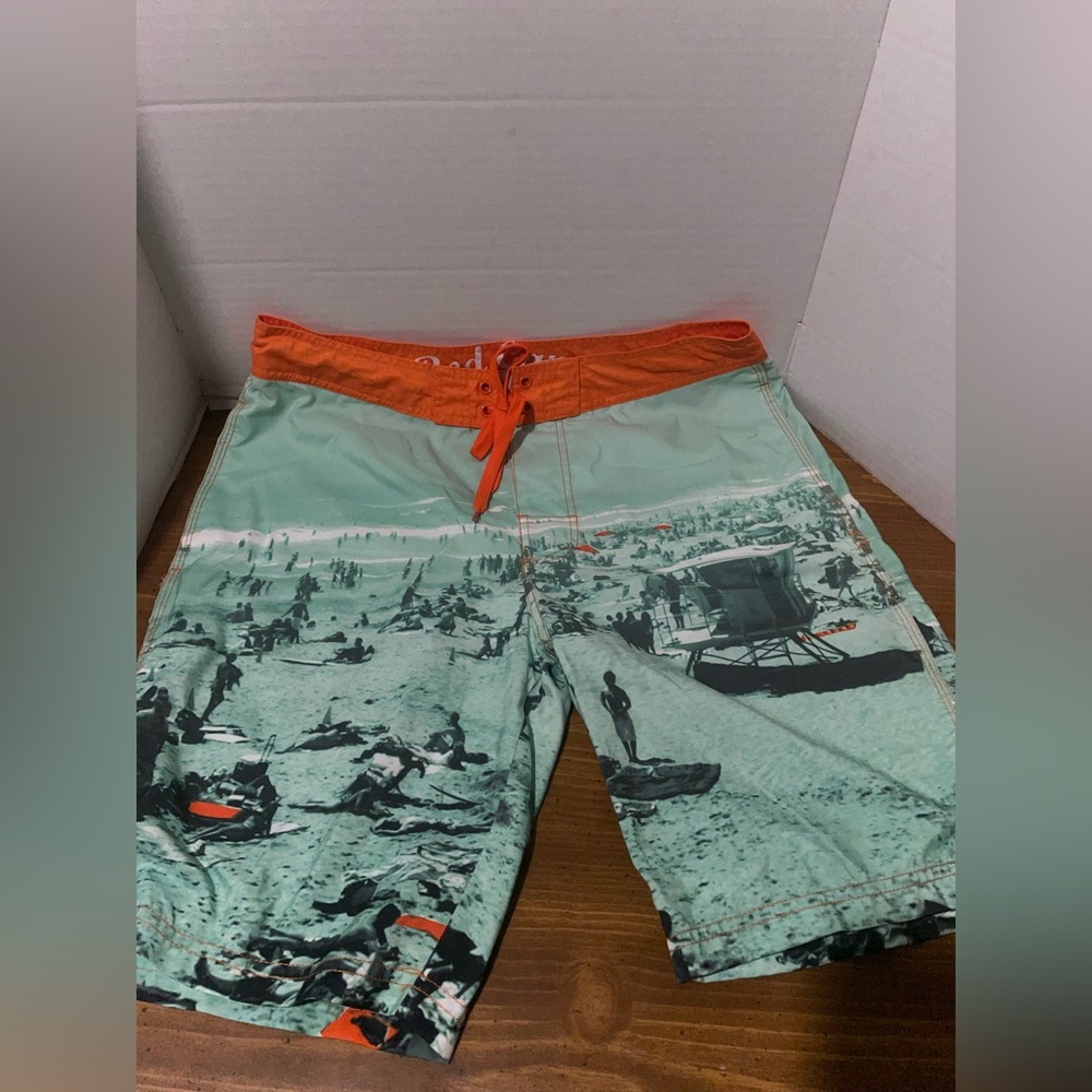 Red Camel Men's Board Shorts Teal Orange Accents Beach Vacation Scene Size 32